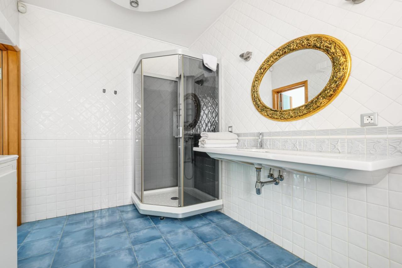 Deribasivska Cozy 4-Room Apartment โอเดสซา ภายนอก รูปภาพ