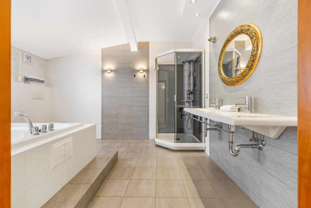 Deribasivska Cozy 4-Room Apartment โอเดสซา ภายนอก รูปภาพ