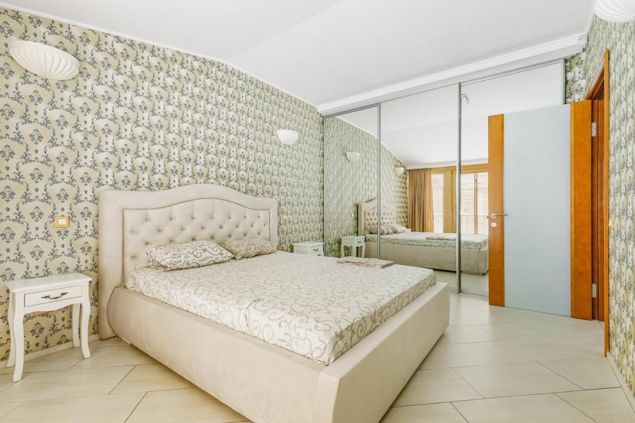 Deribasivska Cozy 4-Room Apartment โอเดสซา ภายนอก รูปภาพ
